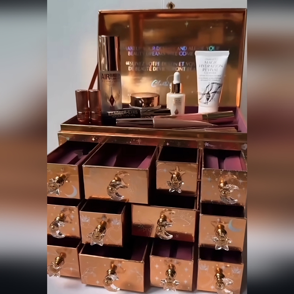 CHARLOTTE’S BEAUTY TREASURE CHEST